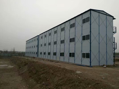 山東泰安市岱岳區 設施建筑新標桿，巖棉彩鋼領跑防火與保暖雙效益